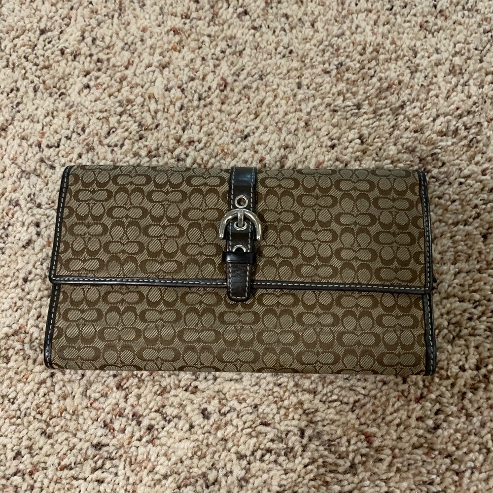 coach trifold wallet